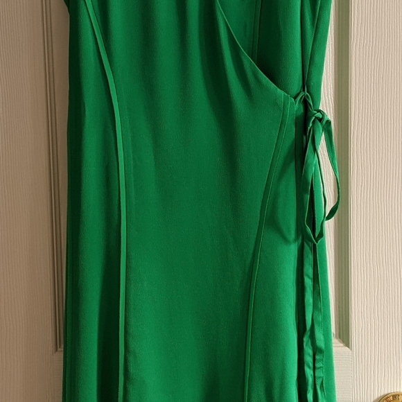LIKE NEW Banana Republic Emerald Green Crepe Satin Wrap Dress Petite XS - Picture 5 of 9